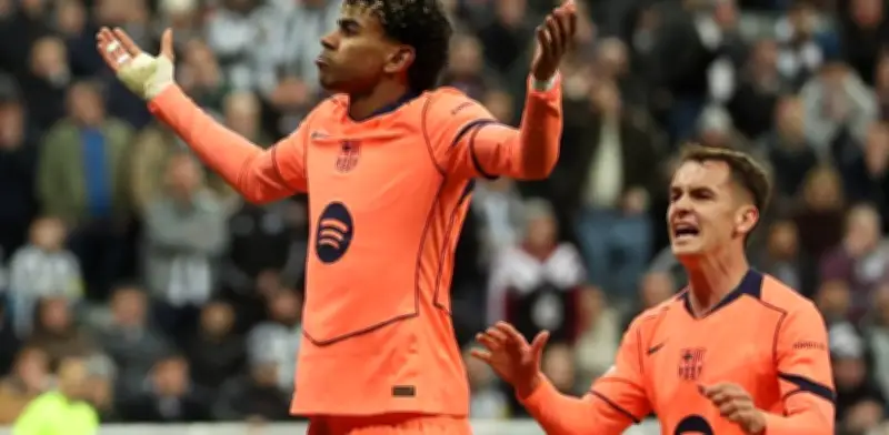 Lamine Yamal salva al Barcelona con penal en el último minuto ante Newcastle en Champions