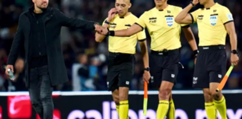Larcamón estalla contra arbitraje de Quintero Huitrón tras penal polémico en Pumas vs Cruz Azul