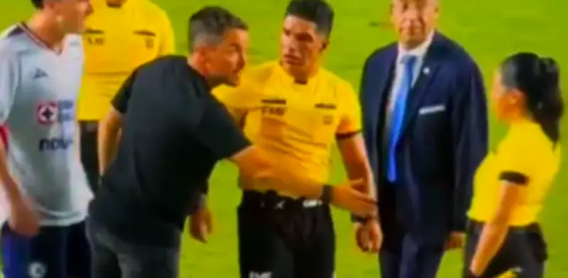 Larcamón evade sanción por desplante de Karen Díaz al no existir reporte oficial