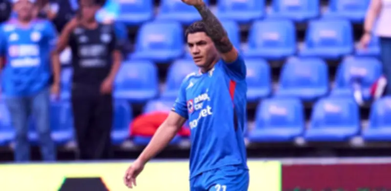 Larcamón pide a Bielsa convocar al 'Toro' Fernández tras su brillantez con Cruz Azil