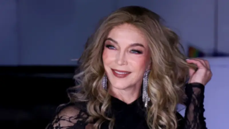 Laura Flores enfrenta complicado virus respiratorio que la aleja del teatro