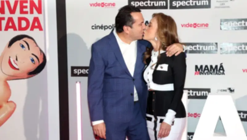 Laura Flores ignora cumpleaños de Lalo Salazar y comparte mensaje en redes sociales