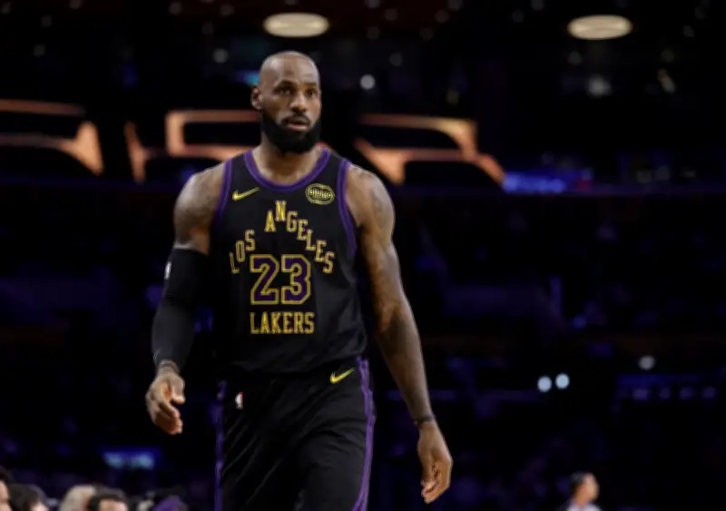 LeBron James rompe récord histórico de anotaciones en la NBA