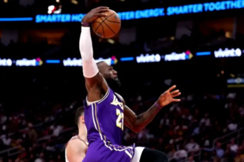 LeBron James se acerca al récord de Kareem Abdul-Jabbar en la NBA