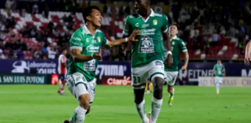 León gana con gol en el último minuto y mantiene viva su esperanza de Liguilla