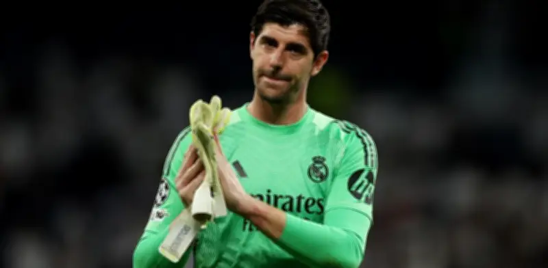 Lesión de Courtois sacude al Real Madrid: duda clave para el Derbi ante el Atlético