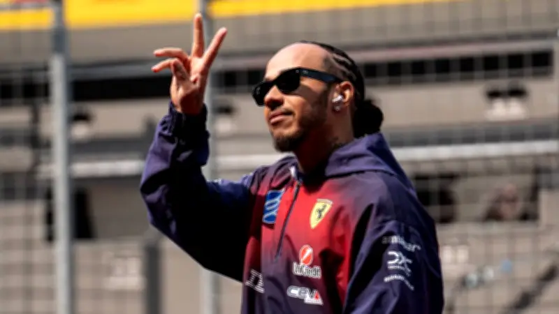 Lewis Hamilton se convierte en samurái en Tokio, rinde homenaje a la cultura japonesa
