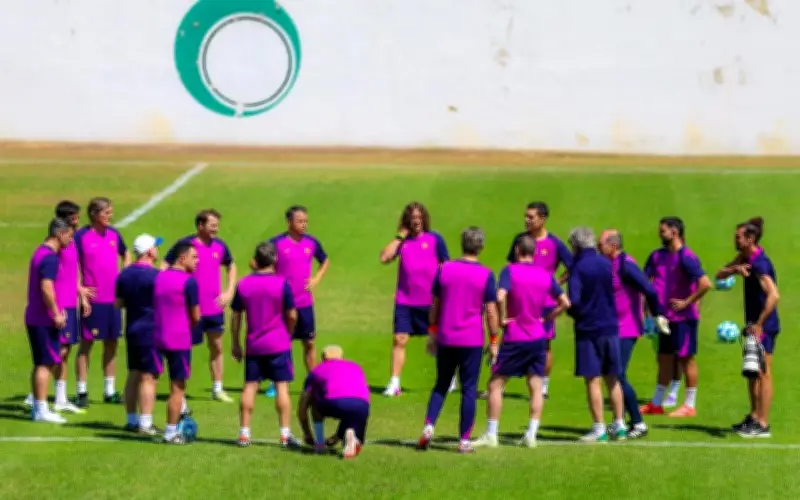Leyendas del Barcelona emocionan Guadalajara con entrenamiento abierto y clínica para niños