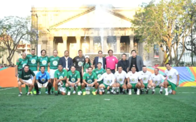 Leyendas del fútbol mexicano brillan en partido amistoso en el corazón de Guadalajara