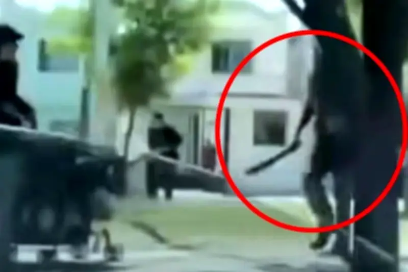 Liberan a policía que abatió a hombre armado con machete en defensa propia