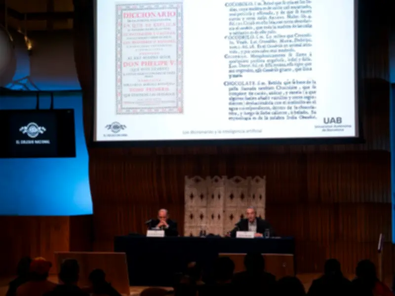 Lingüista advierte sobre los riesgos de la IA para los diccionarios y el español