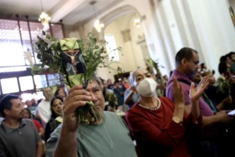 Llaman a la reflexión y la paz en Domingo de Ramos en México