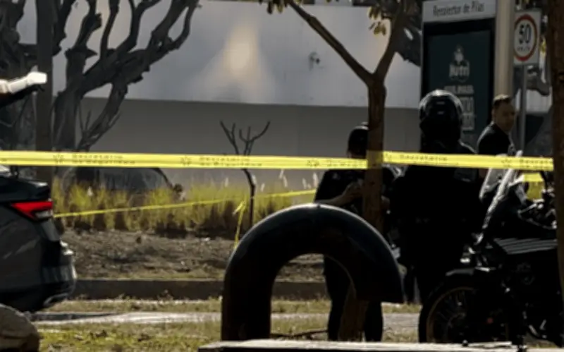 Localizan vehículos con llantas ponchadas en López Mateos tras balacera en Guadalajara
