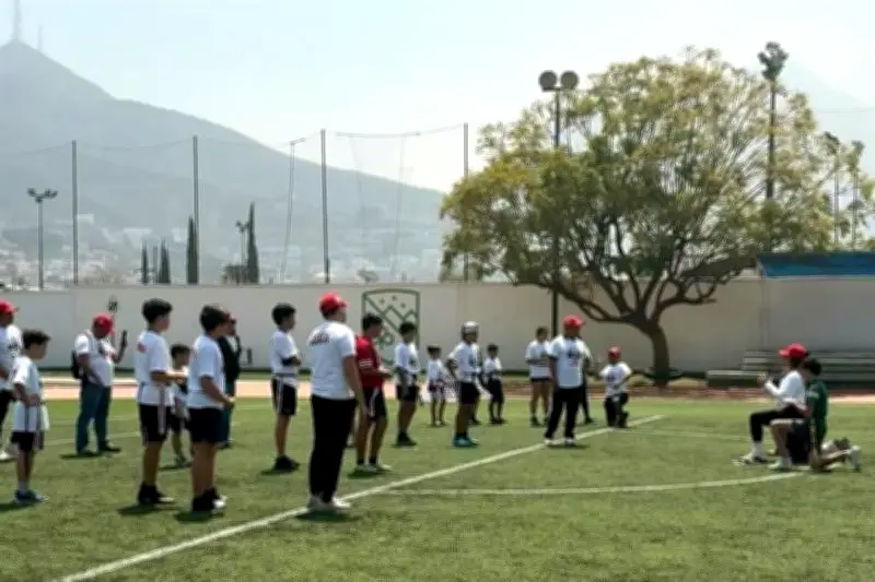Los 49ers de San Francisco llevan su programa de tacleadas a San Pedro Garza García