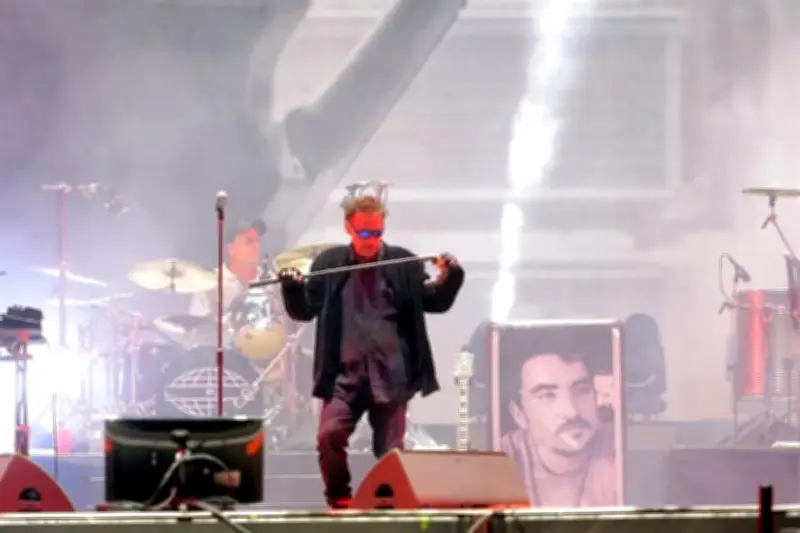 Los Fabulosos Cadillacs Llenan de Nostalgia el Vive Latino con Éxito