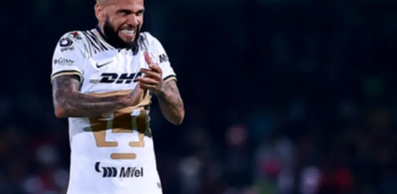 Los lujosos privilegios que Pumas otorgó a Dani Alves antes de su encarcelamiento