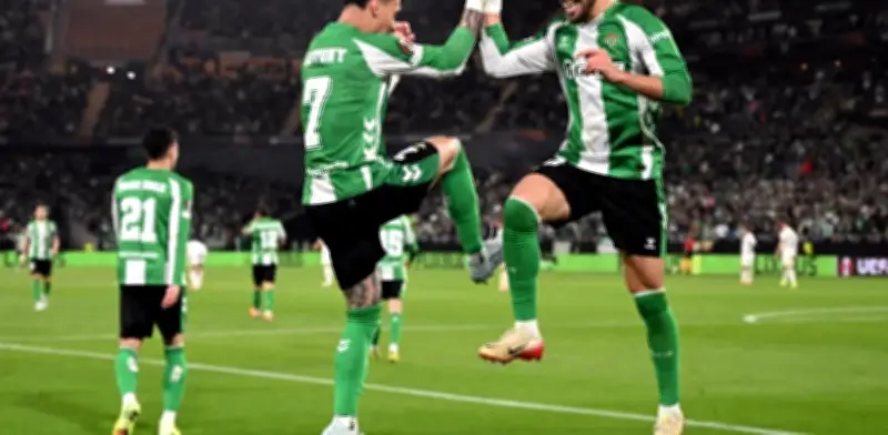 Álvaro Fidalgo celebra convocatoria al Tri con triunfo del Betis en Europa League