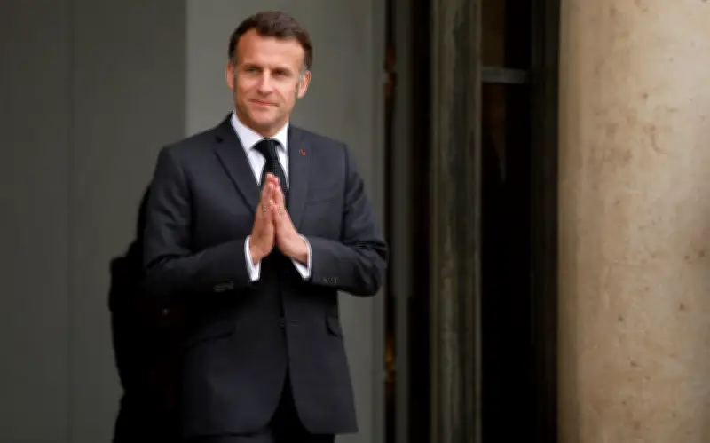 Macron insta a Irán a cesar ataques y negociar con EU de buena fe tras llamada con Pezeshkian