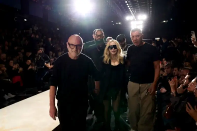 Madonna y otras celebridades deslumbran en el desfile de Dolce & Gabbana en Milán