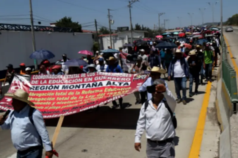 Maestros de Guerrero se suman a paro nacional de la CNTE con bloqueos y destrozos