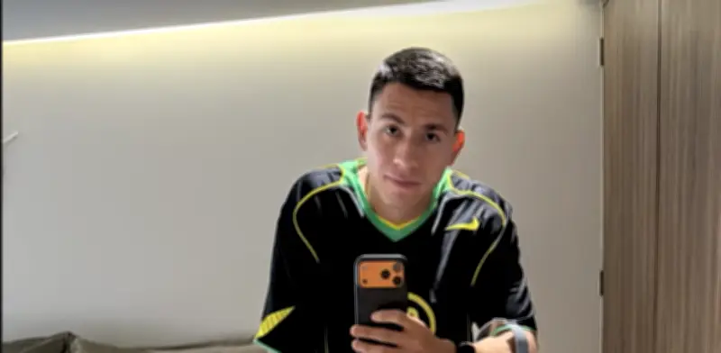 Malagón enfrenta su ausencia mundialista frente a su propia imagen publicitaria