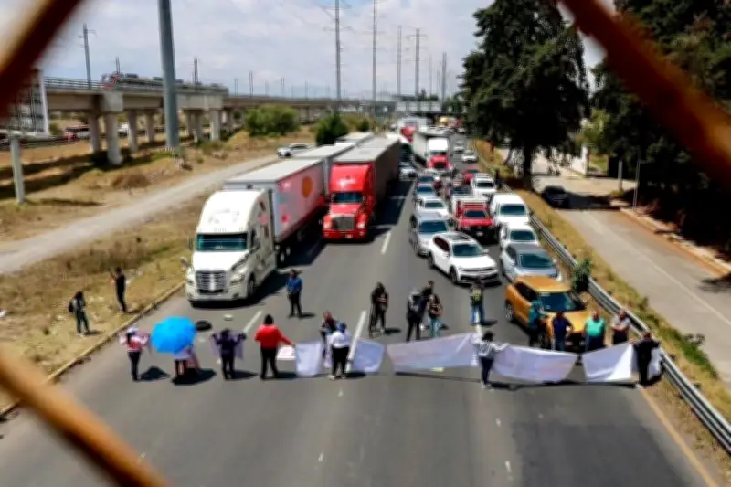 Manifestantes Bloquean Carretera México-Toluca Exigiendo Respuestas por Desaparecidos