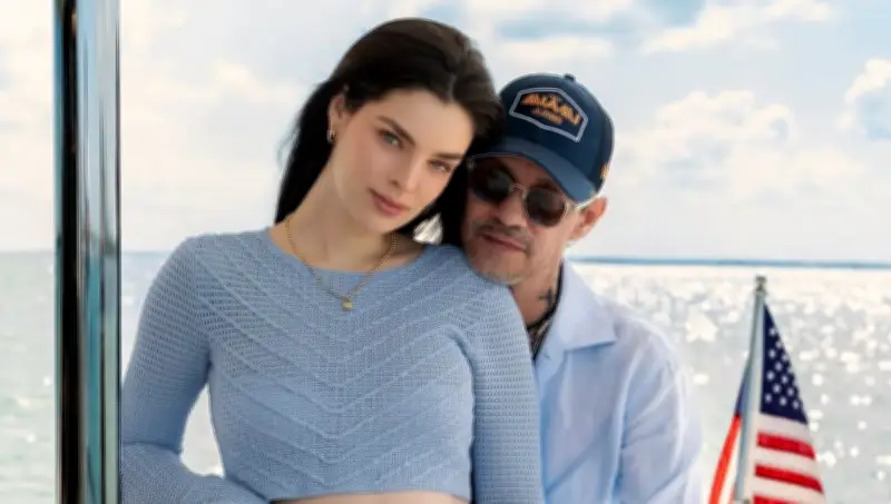 Marc Anthony y Nadia Ferreira revelan que esperan una niña en emotiva sesión fotográfica