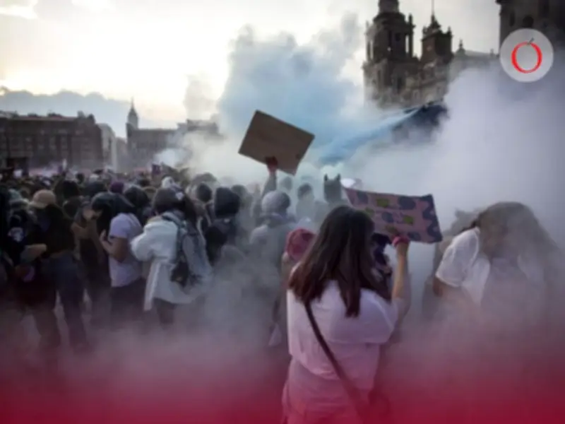Marcha 8M en CDMX: Feministas Denuncian Agresiones e Intimidación Policial