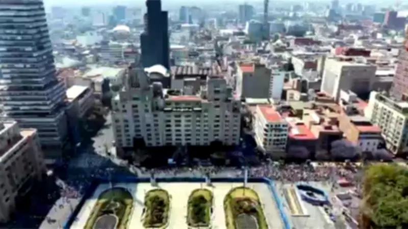 Marcha del 8M en CDMX: Una vista aérea de la marea feminista
