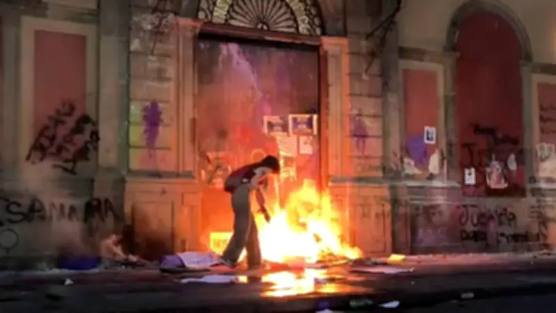 Marcha del 8M en San Luis Potosí deja afectaciones en edificios públicos e iglesias