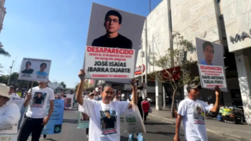 Marchan en Culiacán a un año de la desaparición de dos estudiantes de aviación