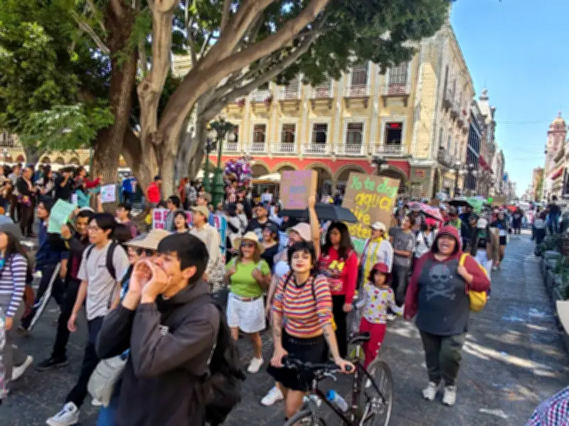 Marchan en Puebla contra el Cablebús por riesgo de ecocidio en parques