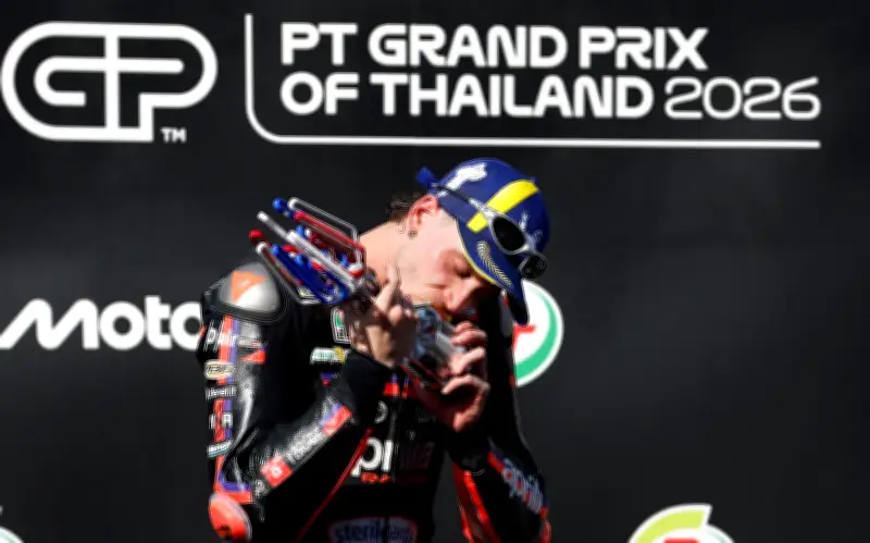 Marco Bezzecchi domina el GP de Tailandia con Aprilia en un día histórico