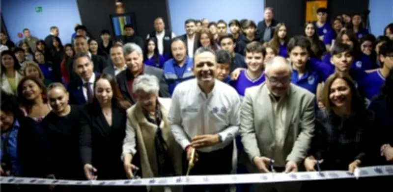 Marco Bonilla entrega auditorio y área psicológica en preparatoria de Chihuahua