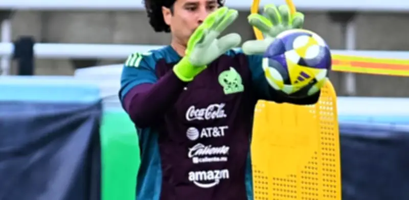 Marco Fabián, desde Andorra, pide a Memo Ochoa en el Mundial 2026