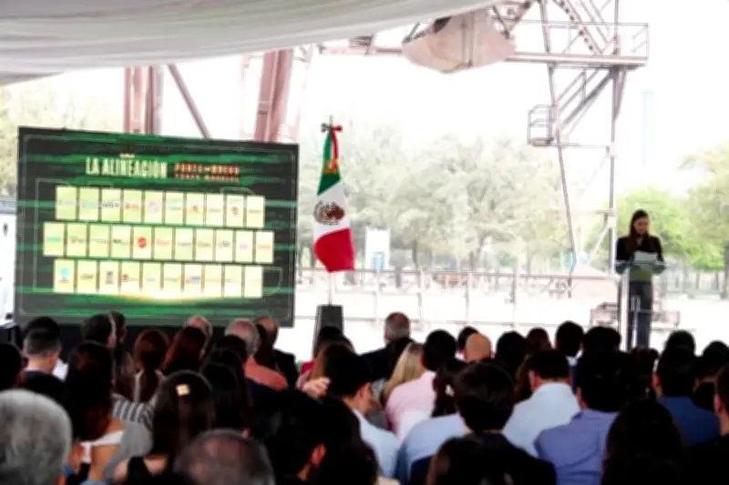 Mariana Rodríguez se adueña del acto mundialista con su presencia y estilo