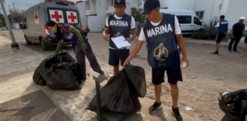 Marina retira más de 134 kilos de basura en playas de Colima para conservación ambiental