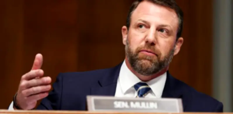 Markwayne Mullin, senador Cherokee, asume como secretario de Seguridad Nacional de EE.UU.