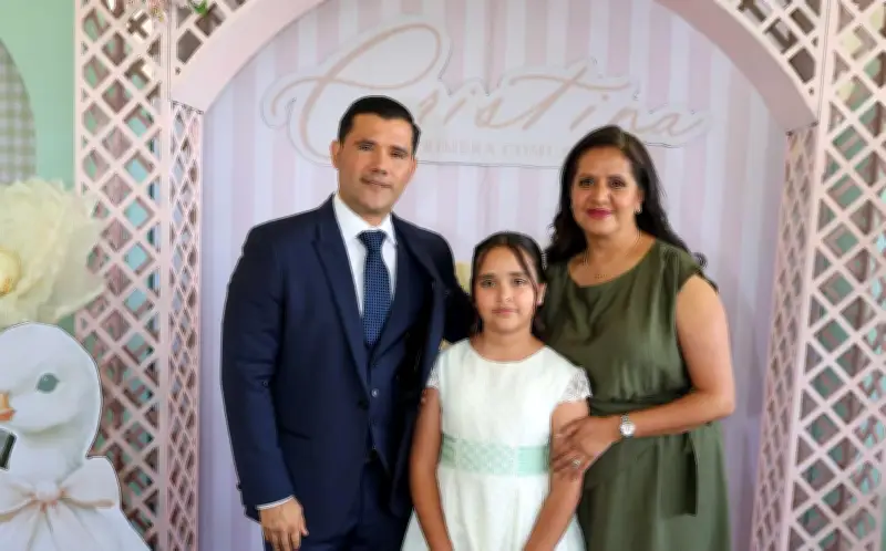 Martha Cristina Moreno Romero Celebra Primera Comunión en Emotiva Ceremonia en Jalisco