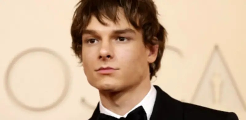 Mason Thames, estrella de 'Cómo entrenar a tu dragón', inaugura la alfombra roja de los Oscar 2026