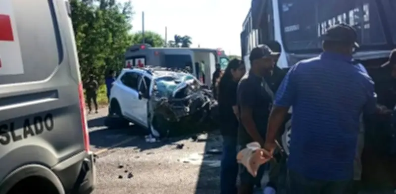 Matrimonio fallece en trágico choque contra autobús turístico en Tamaulipas