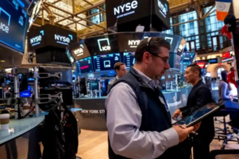 Mercados de EU abren con pérdidas por alza del petróleo y temores inflacionarios