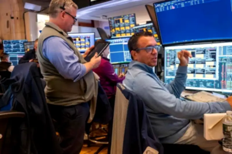 Mercados de EU Cierran con Cambios Marginales Tras Datos Económicos