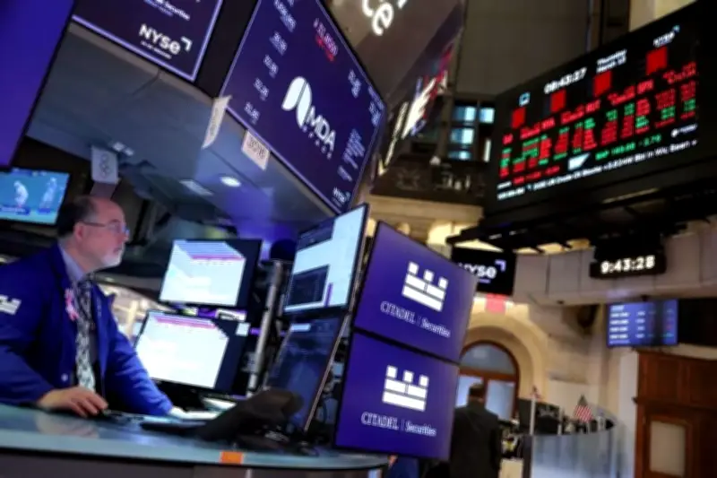 Mercados de EU Cierran con Pérdidas Sostenidas, Superando los 1.5 Billones