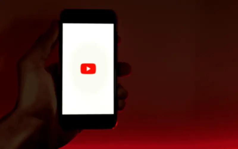 Meta y YouTube declarados culpables en EU por dañar salud mental de menores