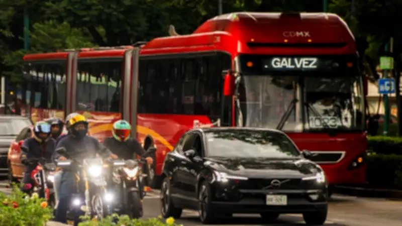 Metrobús CDMX abre 4 vacantes con sueldos de hasta 21,300 pesos mensuales