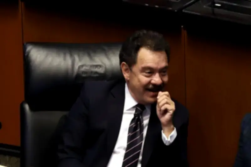 Mier pide unidad a senadores de Morena ante desafíos legislativos