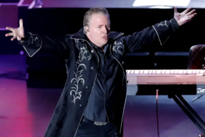 Miguel Mateos conquista a México con su nostálgico regreso musical