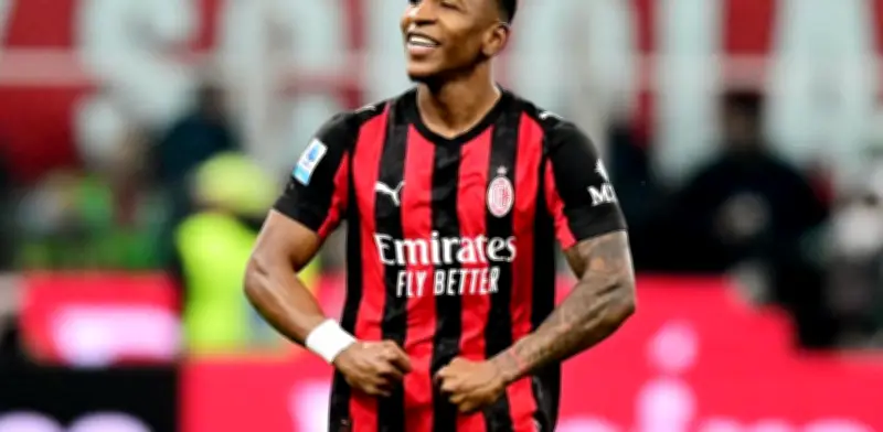 Milan derrota al Inter sin Giménez y mantiene viva la lucha por el título de la Serie A