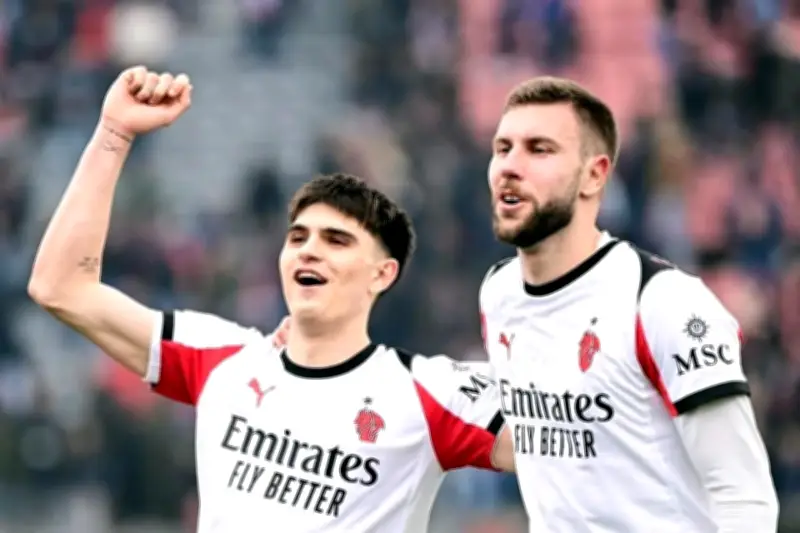 Milan sufre pero vence a Cremonese y sigue en la caza del Inter en la Serie A